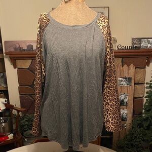 Amaryllis Gray Top with Leopard Print Sleeves